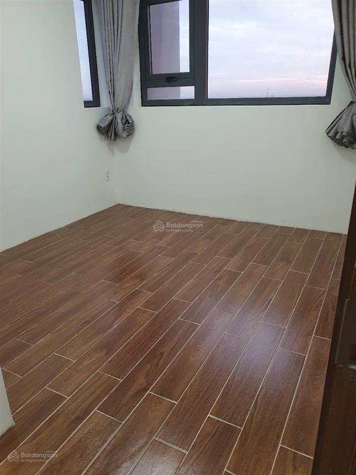 Cần bán gấp căn hộ 3pn 2wc 84m2, giá bán 2tỷ6,có ban công mát mẻ,thoáng gió,đã có sổ hồng