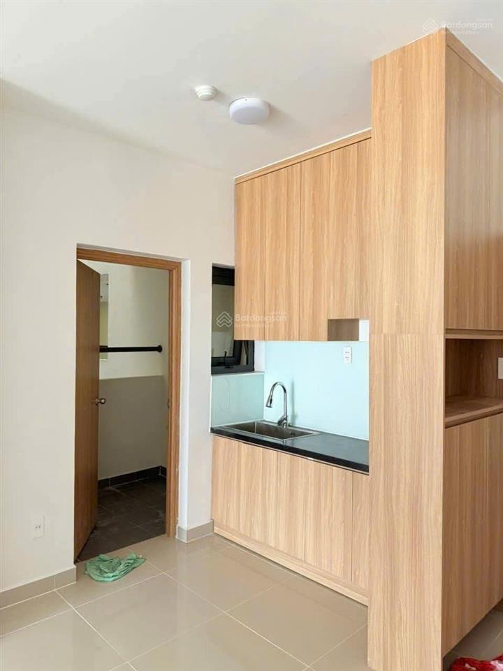 Cần cho thuê 2pn2wc,giá 5.5tr/tháng,có thể ở ngay,có bếp đầy đủ và rèm cửa