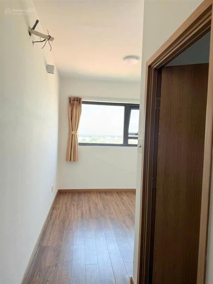 Cần cho thuê 2pn2wc,giá 5.5tr/tháng,có thể ở ngay,có bếp đầy đủ và rèm cửa