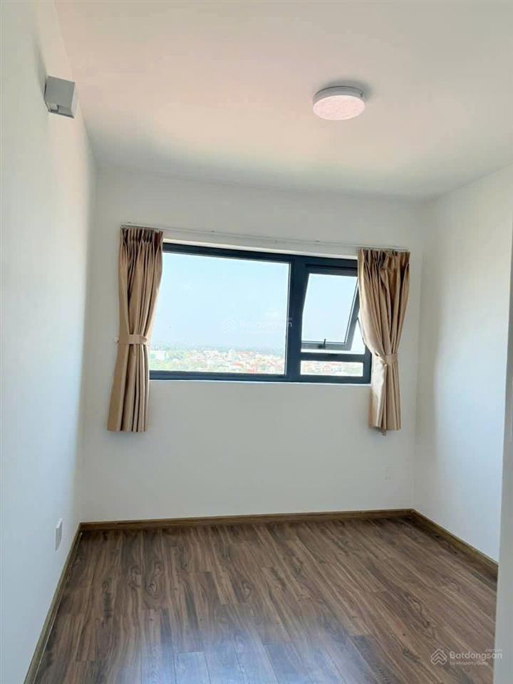 Cần cho thuê 2pn2wc,giá 5.5tr/tháng,có thể ở ngay,có bếp đầy đủ và rèm cửa