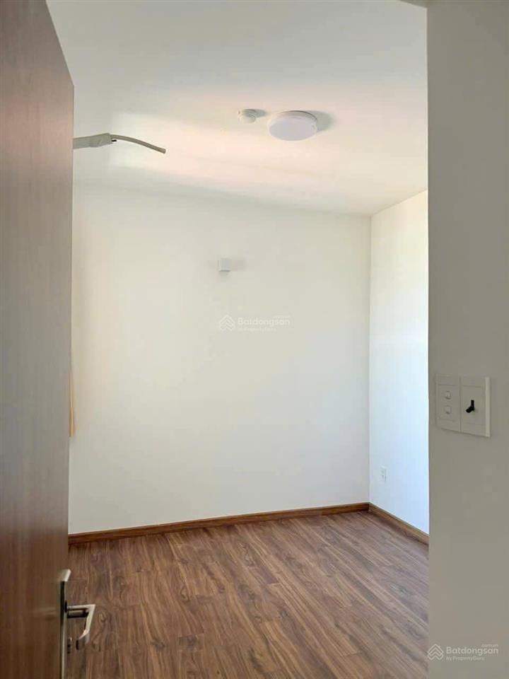 Cần cho thuê 2pn2wc,giá 5.5tr/tháng,có thể ở ngay,có bếp đầy đủ và rèm cửa