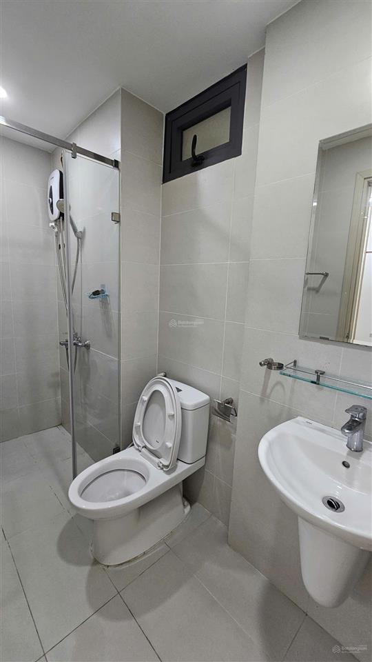 Cần bán gấp căn hộ 2pn2wc, giá 2 tỷ 350, 67m2, đã có sổ hồng, nhà đẹp thoáng mát