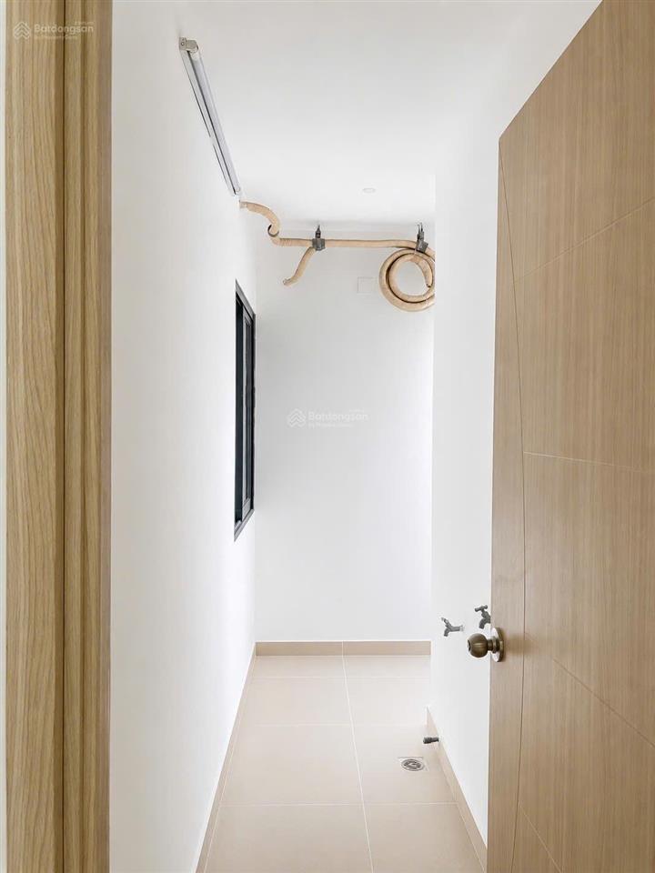 Cần bán gấp căn hộ 2pn2wc, giá 2 tỷ 350, 67m2, đã có sổ hồng, nhà đẹp thoáng mát