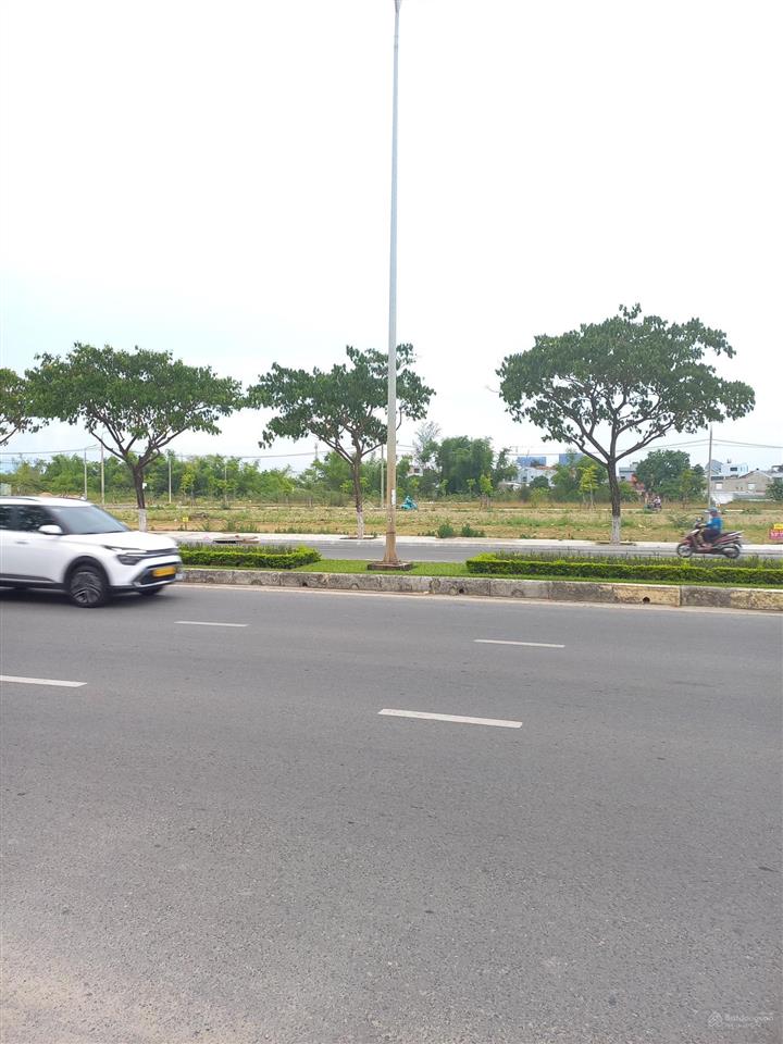 Bán đất nền mặt tiền võ chí công. có lô lẻ, lô đôi, lô góc.
