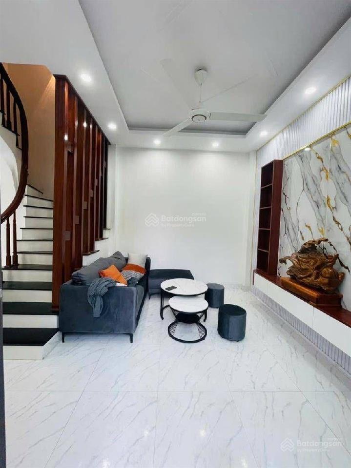 Phố lụa hà đông nhà mới koong  full nội thất  ở luôn. dt 37m2  5 tầng  6,25 tỷ, cực hiếm