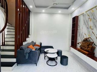 Phố lụa hà đông nhà mới koong  full nội thất  ở luôn. dt 37m2  5 tầng  6,25 tỷ, cực hiếm