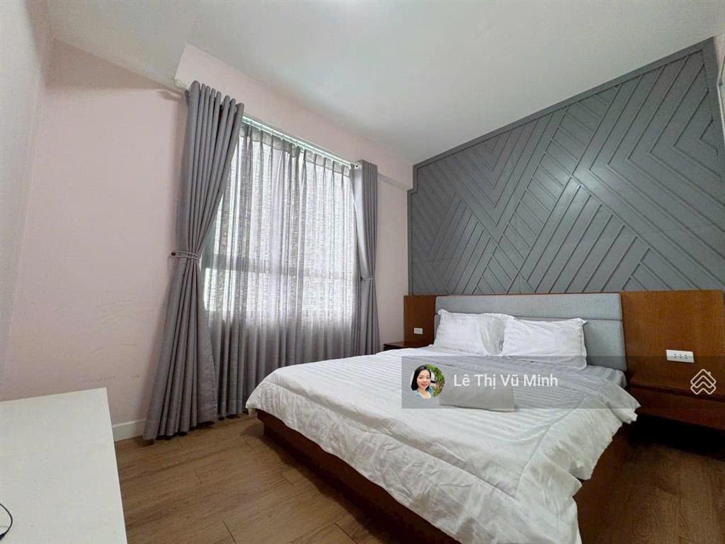 Bán căn hộ dt 104m2, 2 phòng ngủ/2wc, nội thất cao cấp, lầu cao, view hồ bơi giá 14 tỷ