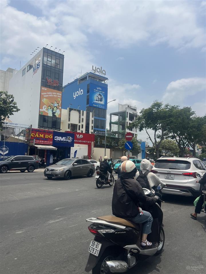 Mt đường xe hơi 6m có chốt bảo vệ .ngang 4.5m x 13m.dt 56m2.giá hấp dẫn 8.7tỷ(155tr/m).sổ hồng