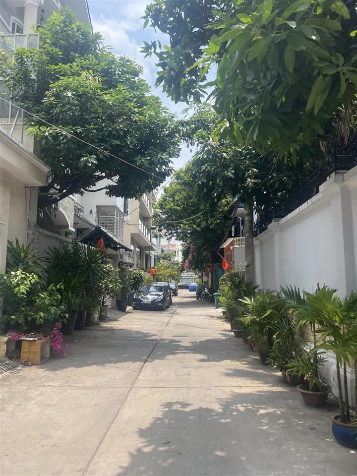 Mt đường xe hơi 6m có chốt bảo vệ .ngang 4.5m x 13m.dt 56m2.giá hấp dẫn 8.7tỷ(155tr/m).sổ hồng