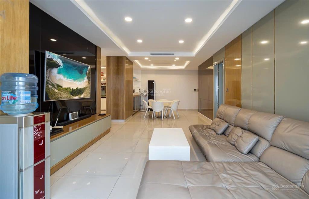 Bán căn hộ chung cư tại toà d, chung cư sky center, diện tích 139m2, view đẹp.