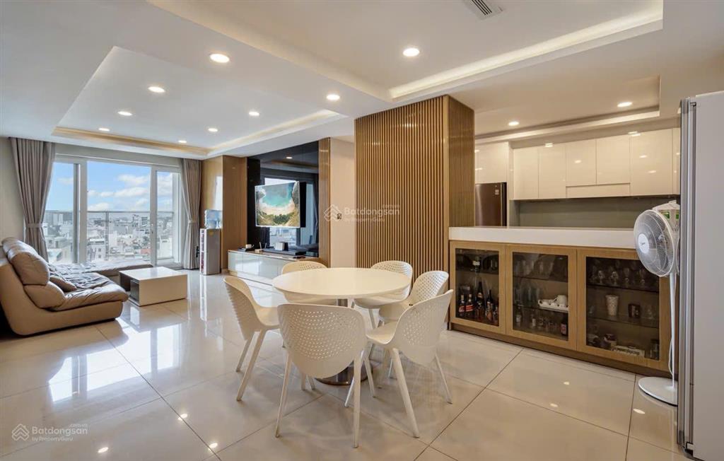 Bán căn hộ chung cư tại toà d, chung cư sky center, diện tích 139m2, view đẹp.