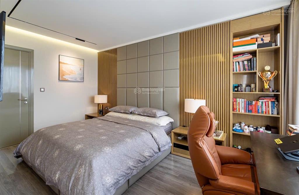 Bán căn hộ chung cư tại toà d, chung cư sky center, diện tích 139m2, view đẹp.