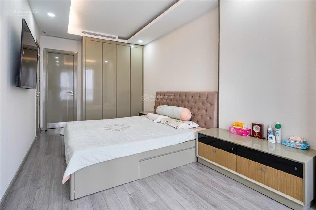 Bán căn hộ chung cư tại toà d, chung cư sky center, diện tích 139m2, view đẹp.