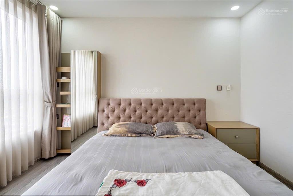 Bán căn hộ chung cư tại toà d, chung cư sky center, diện tích 139m2, view đẹp.