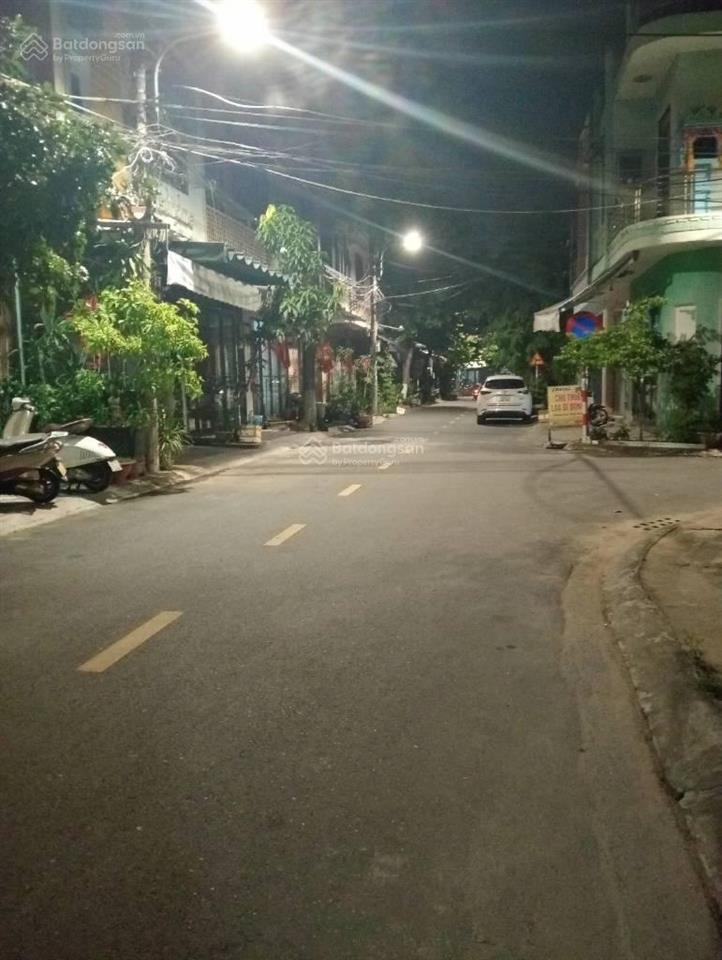 Mảnh đất ngay cạnh trường học.full thổ cư 100 %.diện tích 100m2. mt 6 mét.sổ đỏ chính chủ.