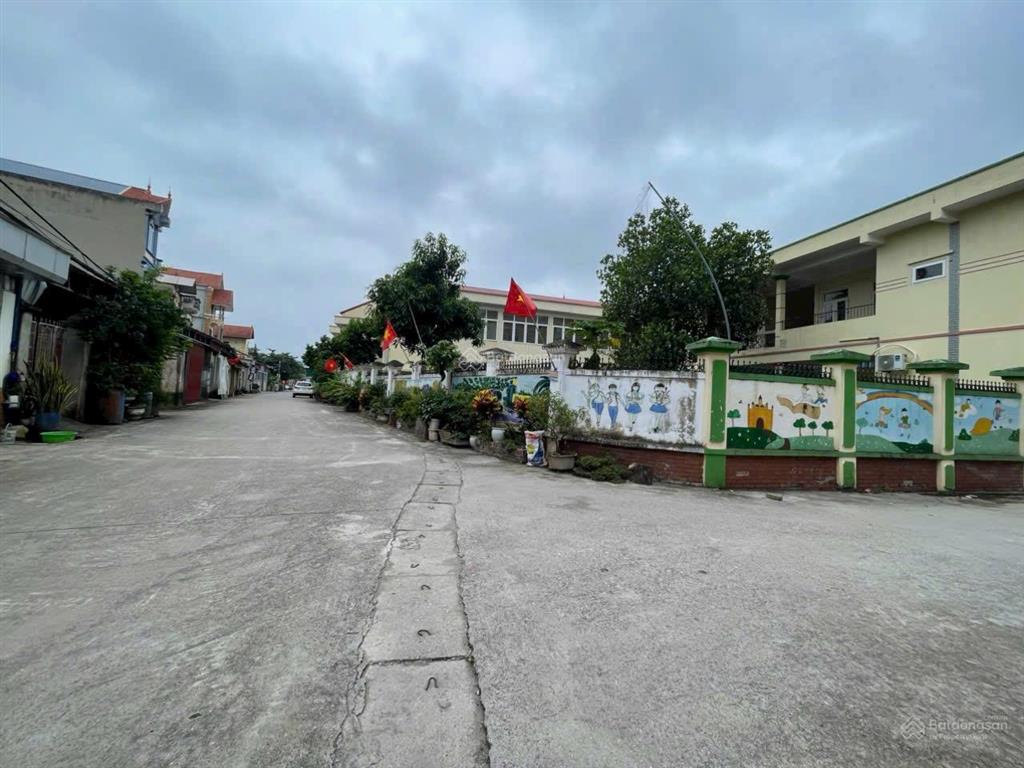 Chính chủ bán lô đất hòa lạccổ đôngcạnh đường 21a. full thổ cư. giá chỉ 2 tỷ 95.  0924 280 ***
