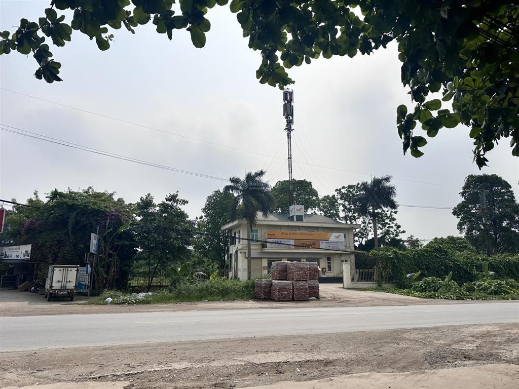 Chỉ nhỉnh 2 tỷ có ngay lô đất 100m2. mt 6 mét.ngay quốc lô 21a.ubnd xã đoài phương. giá đầu tư