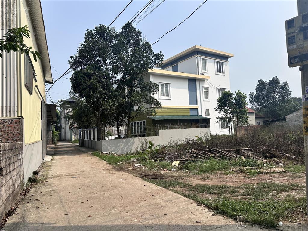 Chỉ nhỉnh 2 tỷ có ngay lô đất 100m2. mt 6 mét.ngay quốc lô 21a.ubnd xã đoài phương. giá đầu tư