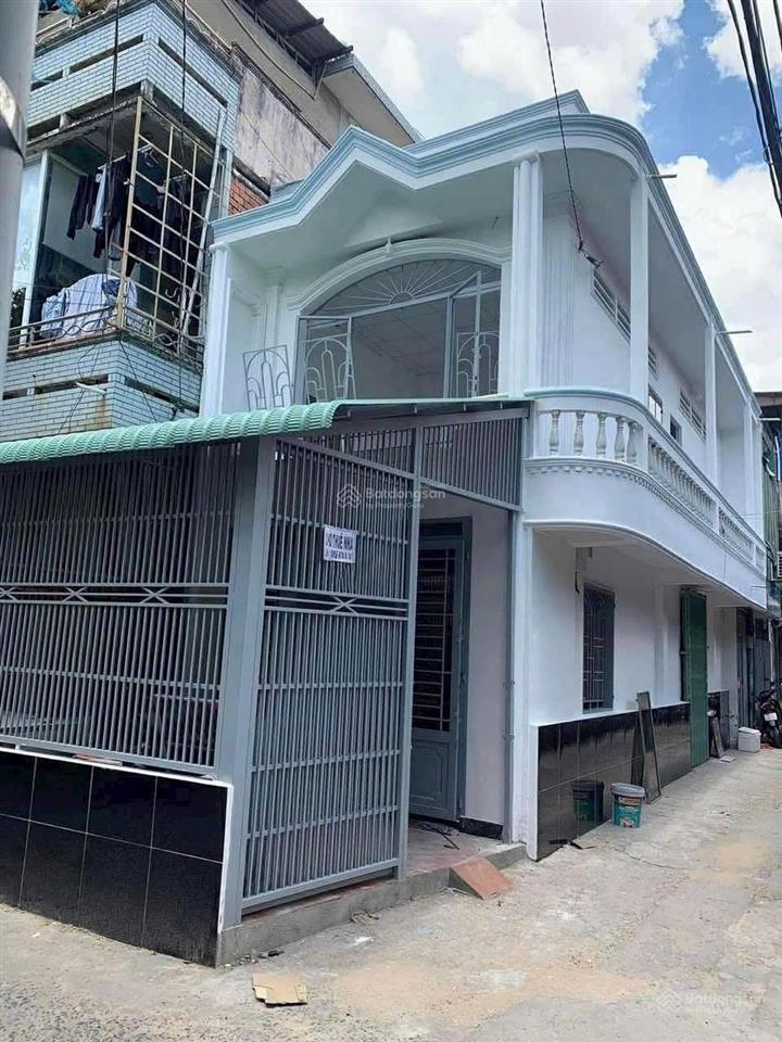 Bán nhà góc 2 mặt hẻm  có dòng tiền 15tr/tháng dt 4.5x15m giá 5 tỷ 500.  0933 792 *** khoa
