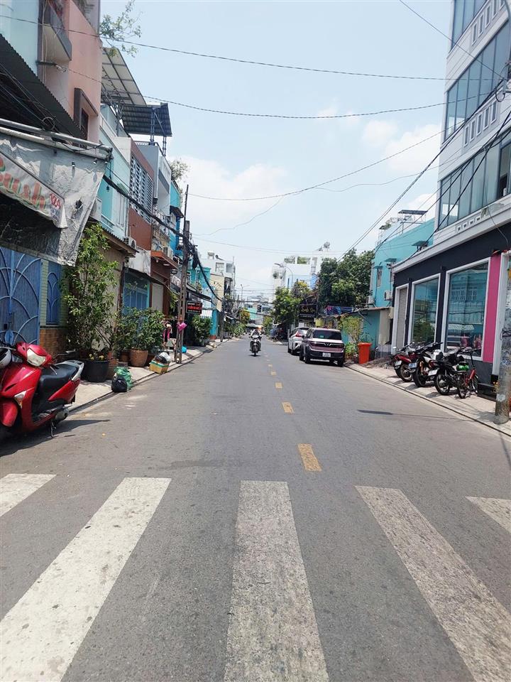 Nhà góc 2 mặt tiền  vị trí kinh doanh, 5 tầng (6.6x17m), phường 4 quận 8