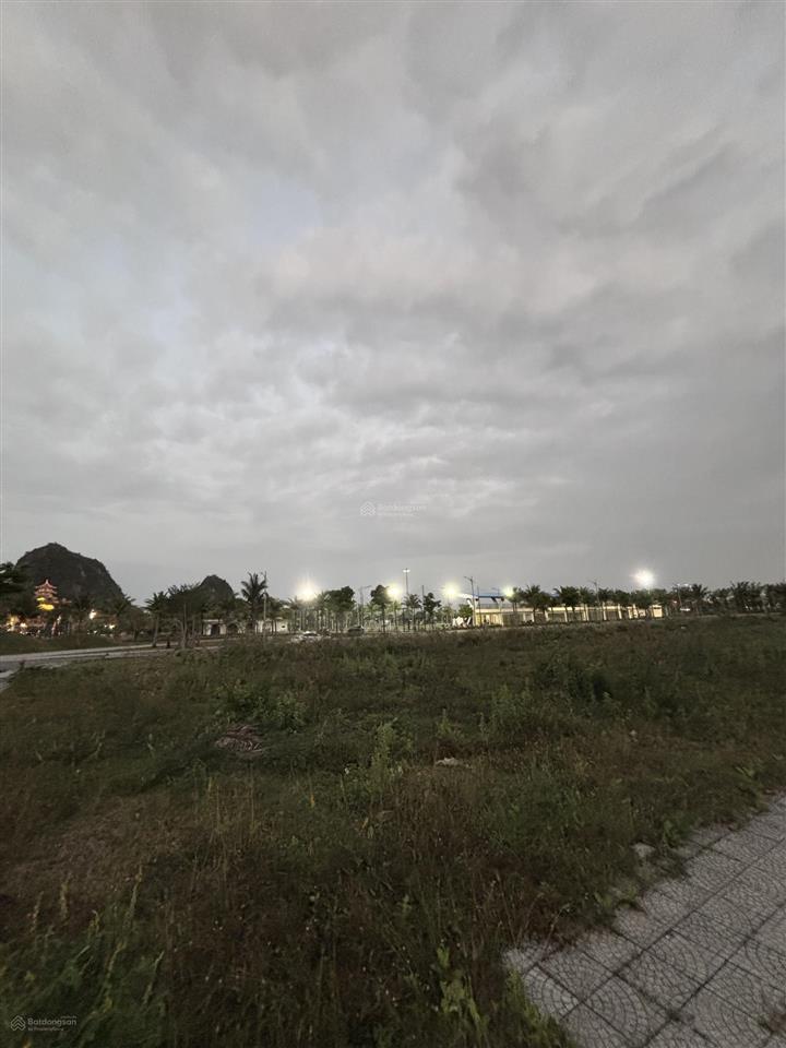 Lô góc chưa qua đầu tư kđt nam hoà xuân  đối diện công viên, sân vận động  gần sông mát mẻ