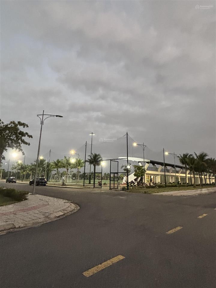 Lô góc chưa qua đầu tư kđt nam hoà xuân  đối diện công viên, sân vận động  gần sông mát mẻ
