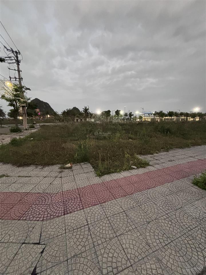 Lô góc chưa qua đầu tư kđt nam hoà xuân  đối diện công viên, sân vận động  gần sông mát mẻ