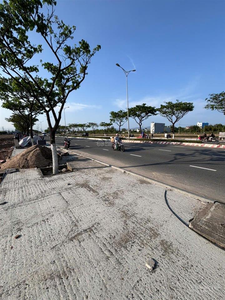 Đất mt võ chí công  200m2  giá chỉ 77.78tr/m2  ngay cầu khuê đông