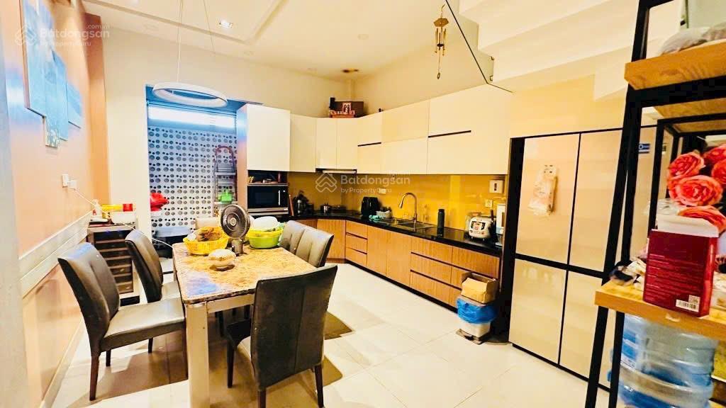 Giảm mạnhnhà 4 tầng kha vạn cân thủ đức (đoạn đẹp) xe hơi ngay cửapháp lý chuẩn