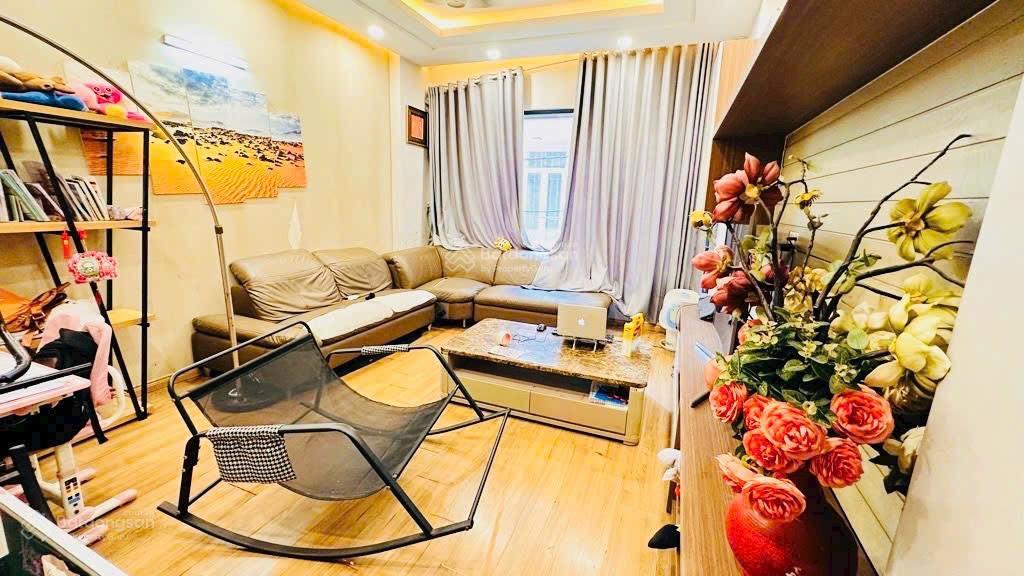 Giảm mạnhnhà 4 tầng kha vạn cân thủ đức (đoạn đẹp) xe hơi ngay cửapháp lý chuẩn