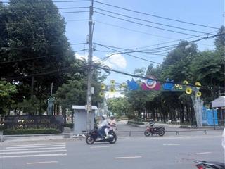 Nhà gần cv làng hoa ngang 5m dài 20m