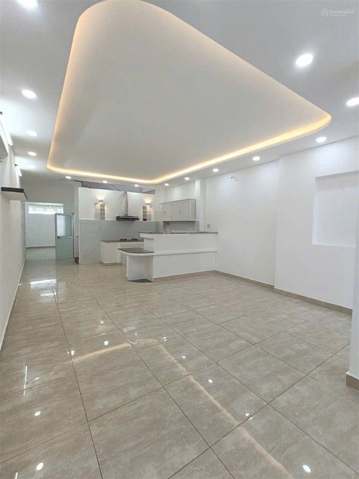 Nhà gần cv làng hoa ngang 5m dài 20m