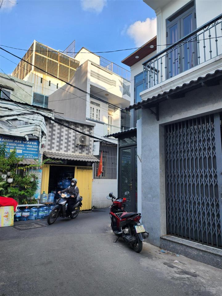 Bán nhà hxh góc 2mt hxh đậu cửa