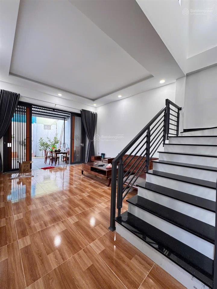 Bán nhà vườn 2 tầng nghỉ dưỡng cách biển trần phú chỉ 200m. bên hông bệnh viện vinmec. dt 142m2