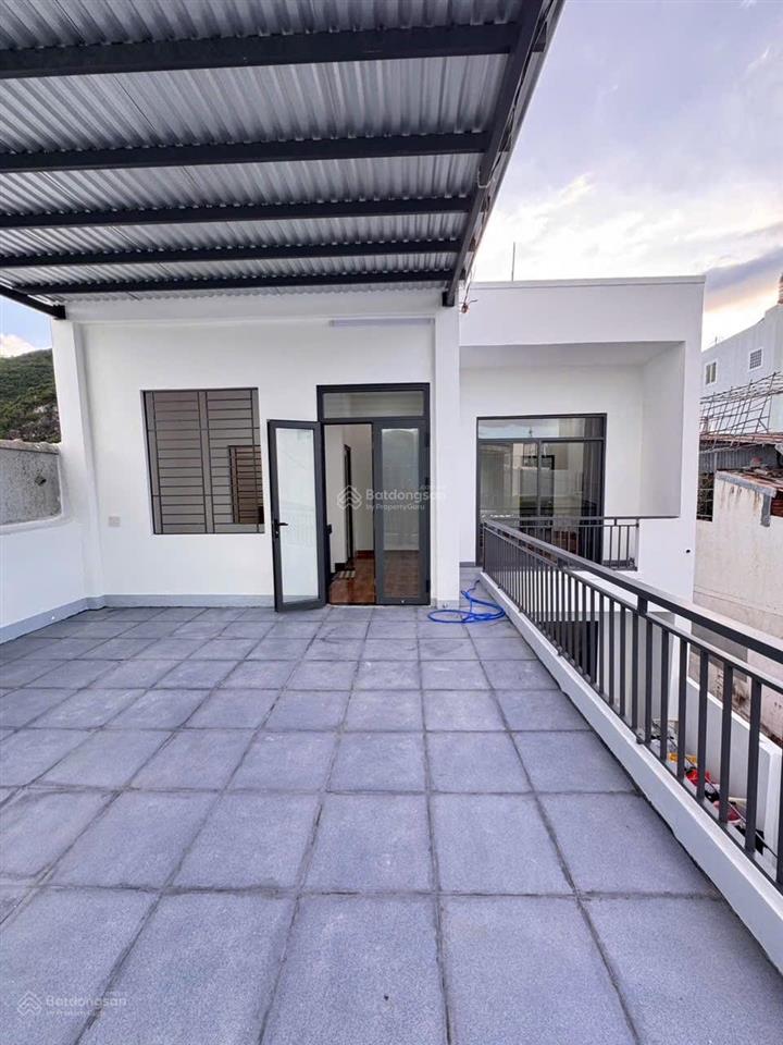 Bán nhà vườn 2 tầng nghỉ dưỡng cách biển trần phú chỉ 200m. bên hông bệnh viện vinmec. dt 142m2