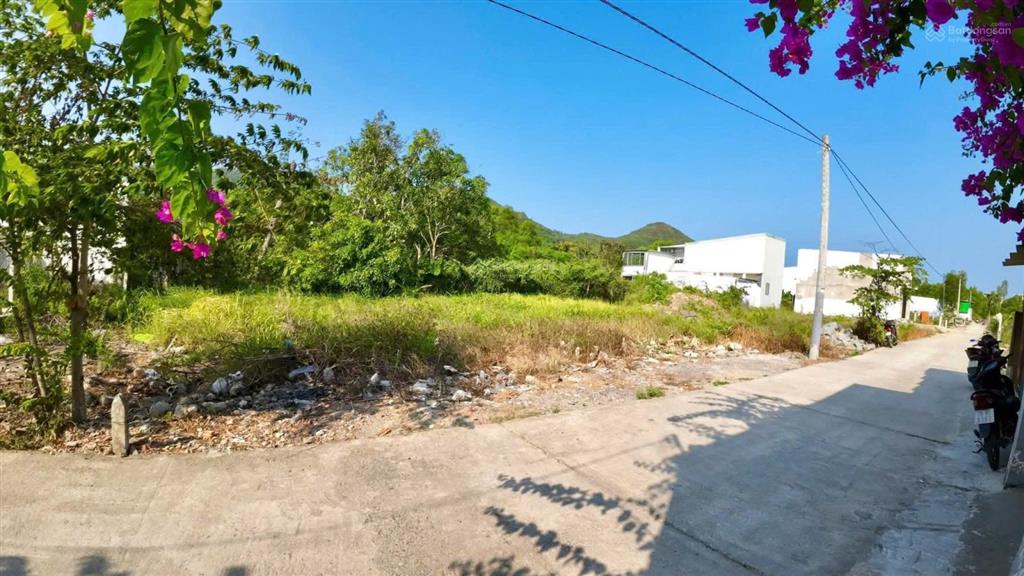 Bán đất phước đồng gần diamond bay, phường nam nha trang. cách đường bình hoà chỉ 30m.