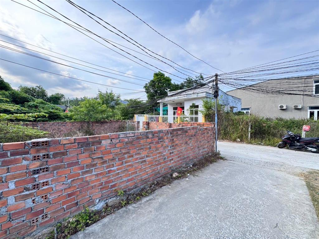 Bán lô góc 2 mặt tiền đẹp phước hạ  phước đồng  phường nam nha trang. dt 109m2 full đất ở.