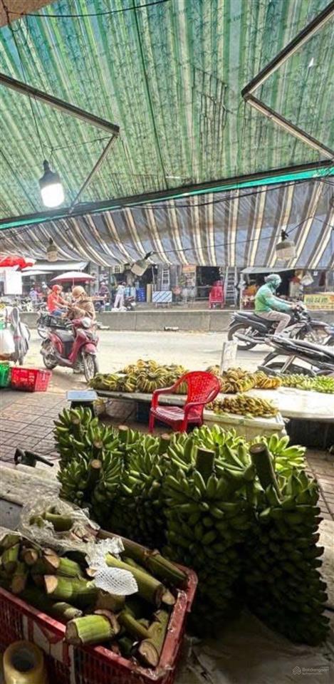 Bán nhà mặt phố đẹp, nhiều tiện ích tại ngay chợ đầu mối, 8,9 tỷ, 120m2