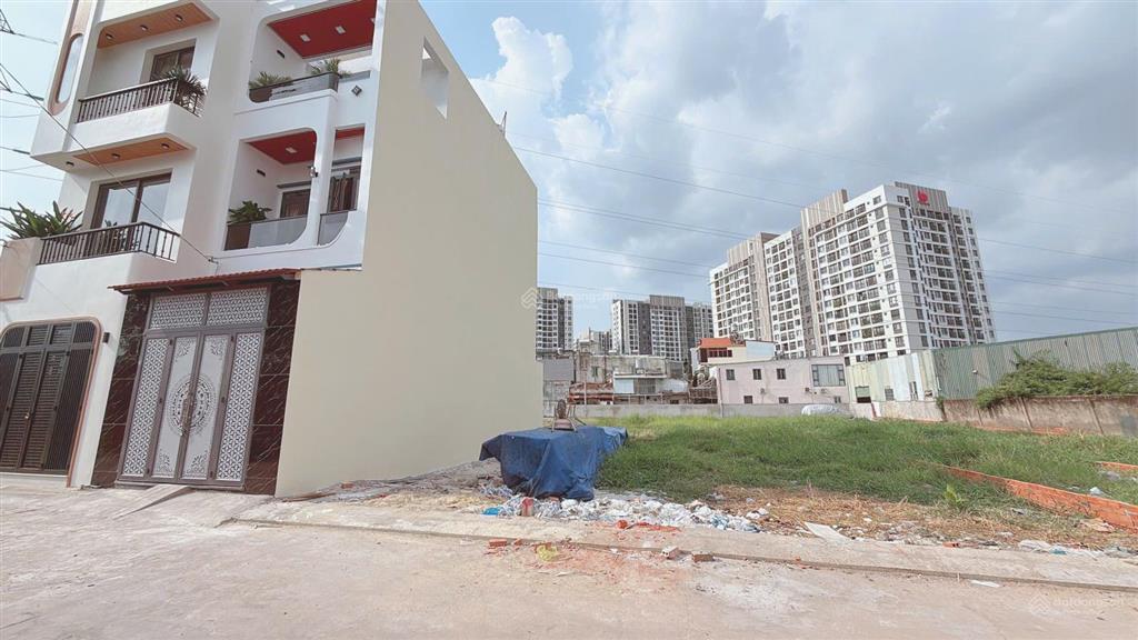 Nhà đẹp mới xây ở ngaysát cc picity q12