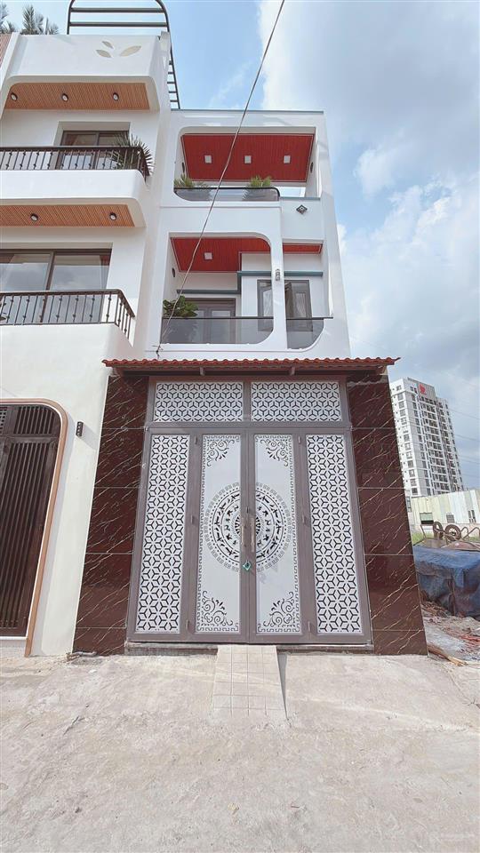 Nhà đẹp mới xây ở ngaysát cc picity q12