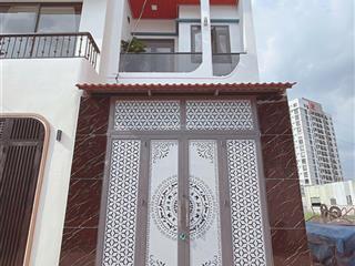 Nhà đẹp mới xây ở ngaysát cc picity q12