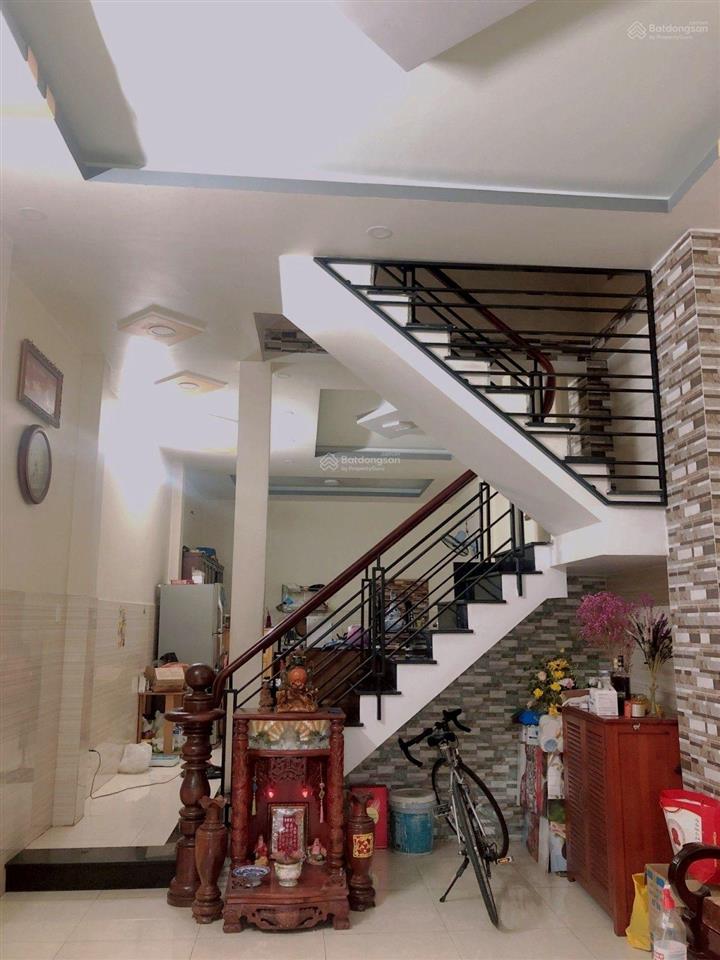 Nhà 3 tầng cách đường lê thị hoa 50m , bình chiểu, thủ đức, hẻm rộng 5m, xe hơi đậu cửa.