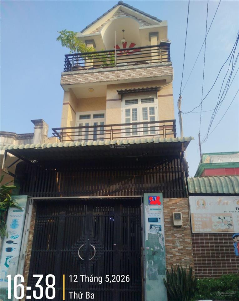 Nhà 3 tầng cách đường lê thị hoa 50m , bình chiểu, thủ đức, hẻm rộng 5m, xe hơi đậu cửa.