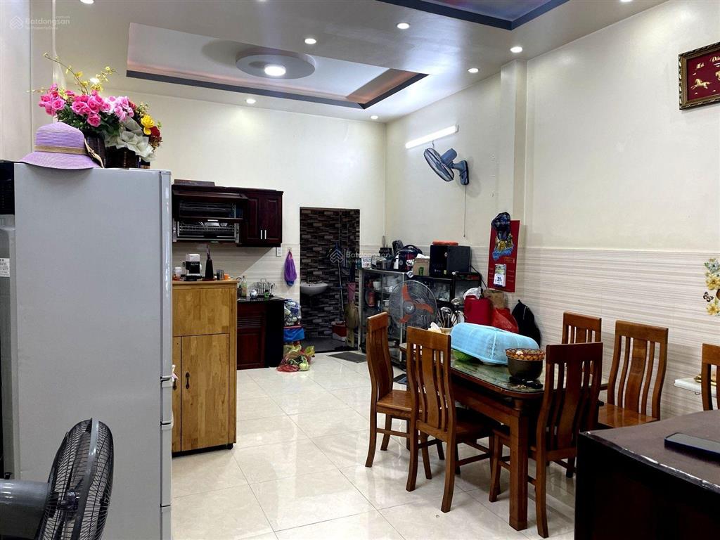 Nhà 3 tầng cách đường lê thị hoa 50m , bình chiểu, thủ đức, hẻm rộng 5m, xe hơi đậu cửa.