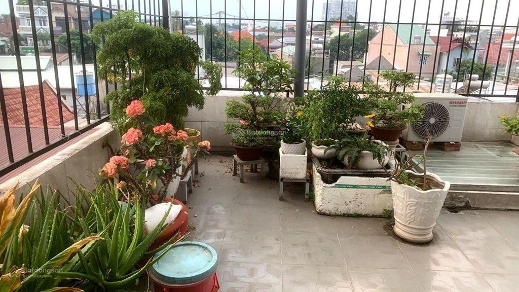 Nhà 3 tầng cách đường lê thị hoa 50m , bình chiểu, thủ đức, hẻm rộng 5m, xe hơi đậu cửa.