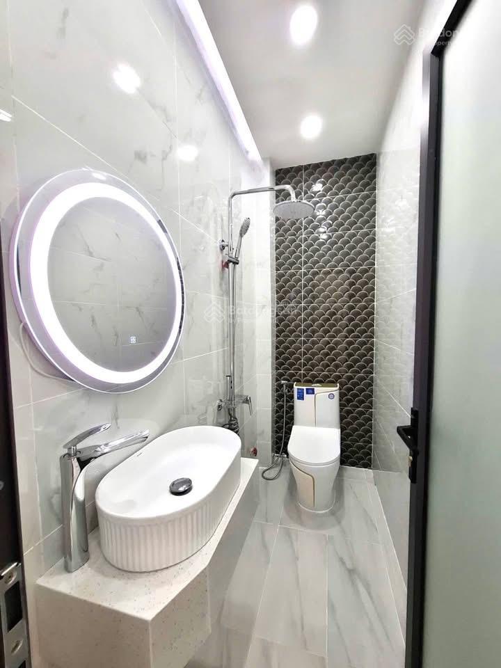 Nhà cô sáu bán ngộp giá mềm đường trần quang diệu, quận 3, gần đh sư phạm tphcm cơ sở 2, shr