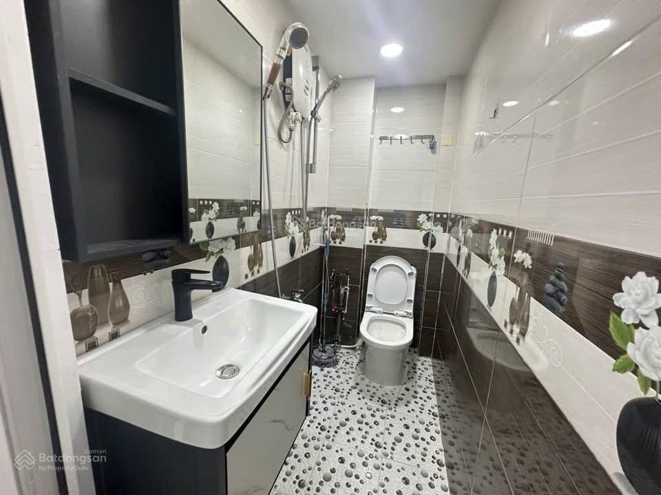 Nhà cô sáu bán ngộp giá mềm đường trần quang diệu, quận 3, gần đh sư phạm tphcm cơ sở 2, shr