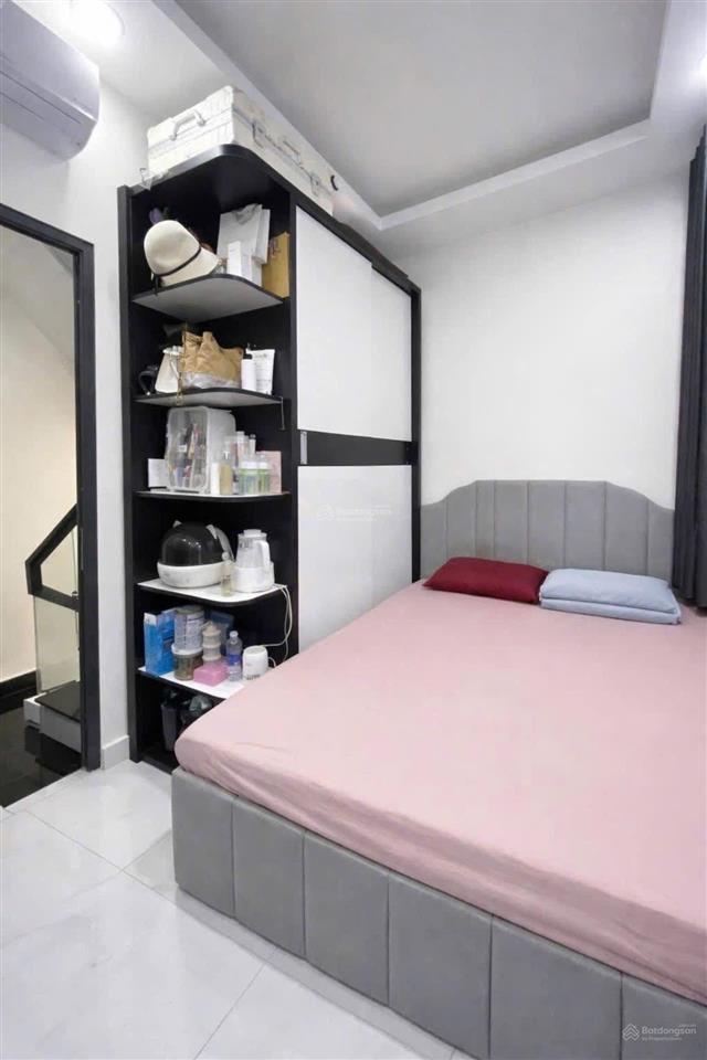 Nhà đẹp  dọn vào ở ngay  không cần sửa chữa  gần chợ tân định, dt 38m2, đường trần quý khoách