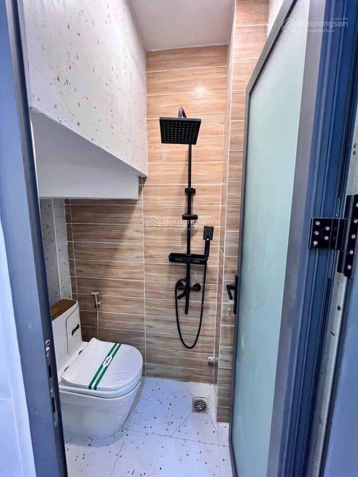 Gấp bán nhà đường nguyễn bỉnh khiêm, quận 1, gần chợ bến thành, sổ hồng riêng