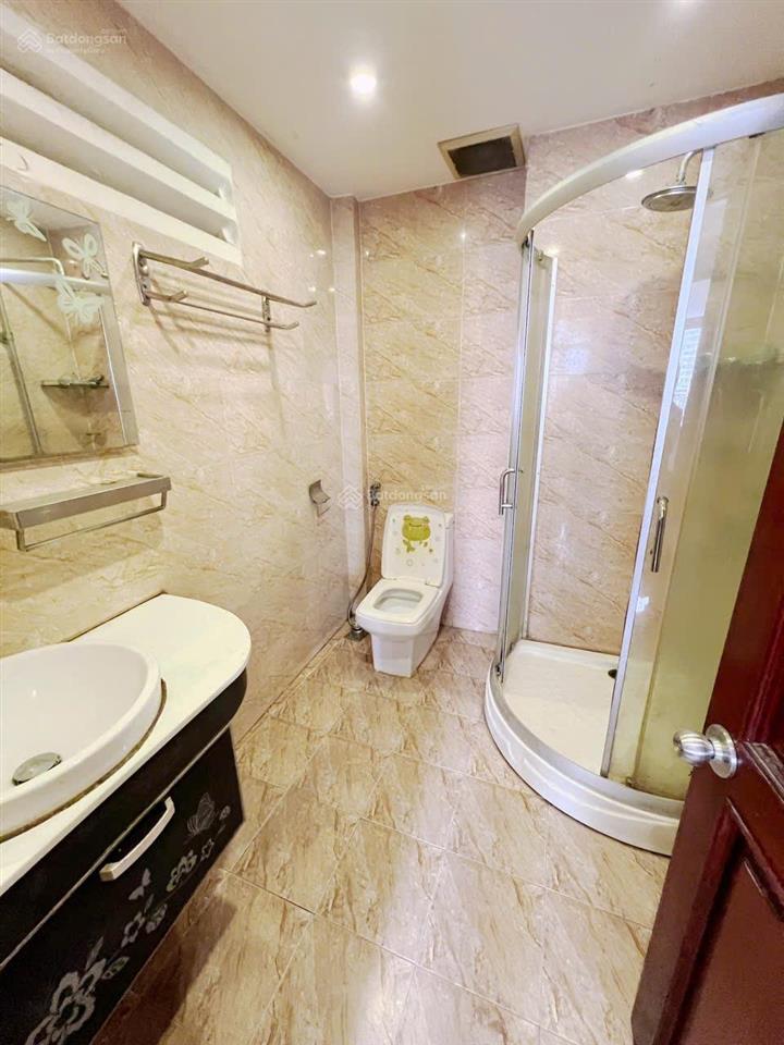 Phòng ngủ tách bếp, ban công giá rẻ, ô tô đậu cửa